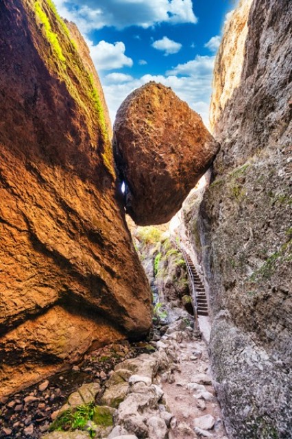 Chockstone in the Canyon